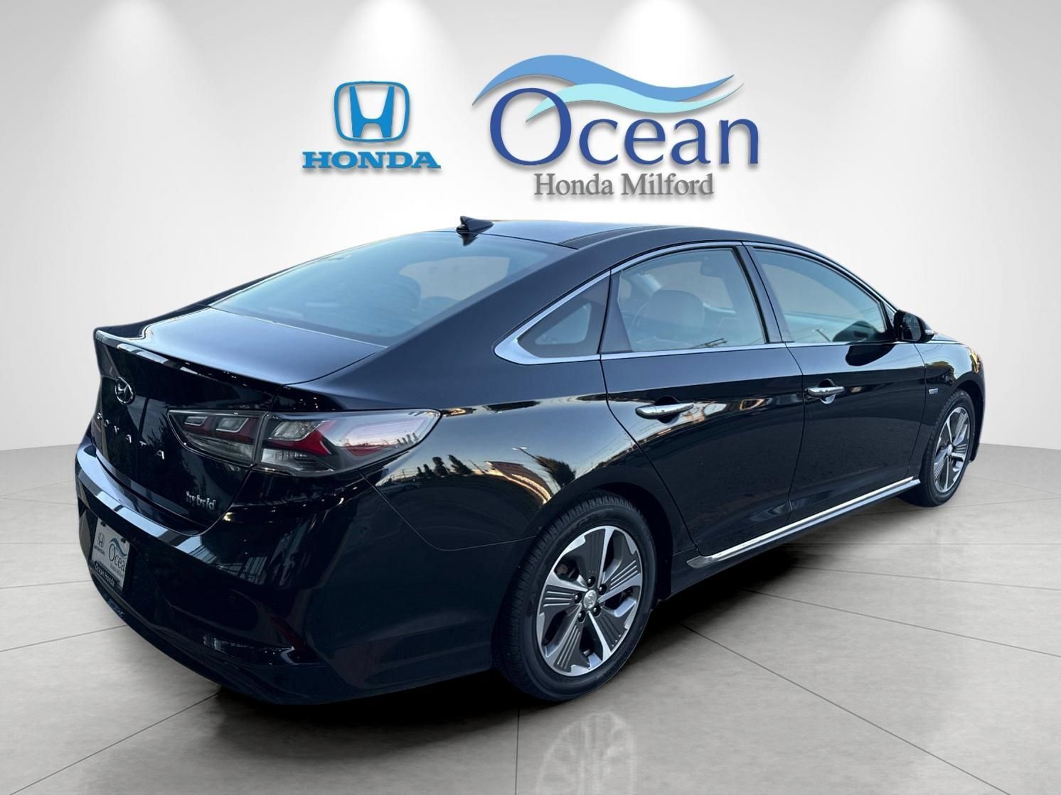 Used 2019 Hyundai Sonata Limited w/ Ultimate Package 02 FWD image 3