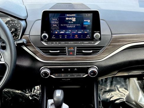 Used 2024 Nissan Altima 2.5 SV image 12