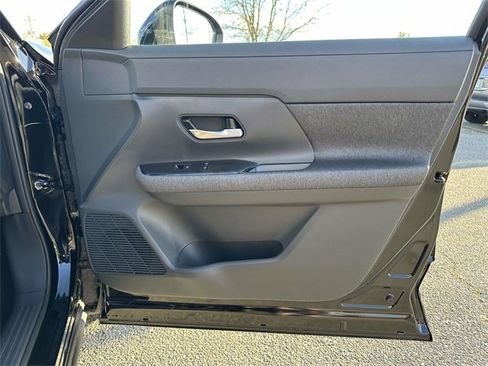 New 2026 Nissan Kicks SV image 8