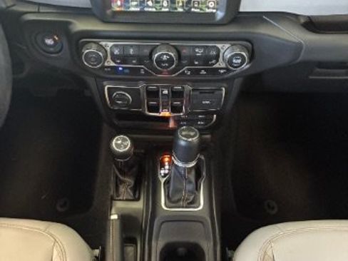 Used 2023 Jeep Wrangler Unlimited Sahara AWD/4WD image 28