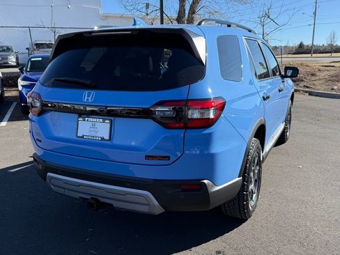 Certified 2025 Honda Pilot TrailSport image 5