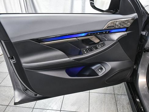 Used 2025 BMW i5 M60 w/ Executive Package image 9