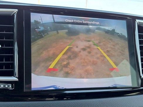 Used 2023 Chrysler Pacifica Touring-L FWD image 14
