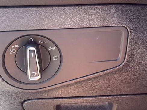 Used 2021 Volkswagen Tiguan SEL AWD/4WD image 19