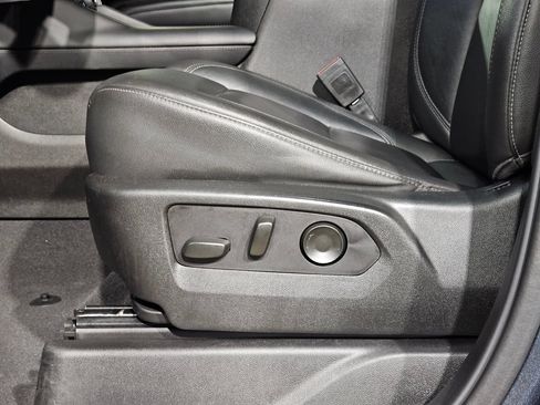 Used 2021 Chevrolet Tahoe Z71 w/ Luxury Package AWD/4WD image 24