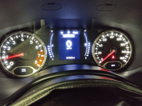 Used 2020 Jeep Renegade Latitude w/ Cold Weather Group image 23