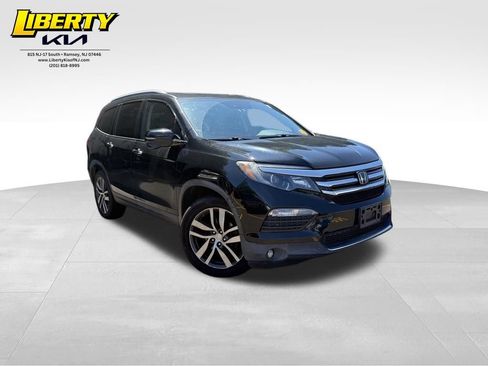 Used 2017 Honda Pilot Touring image 1