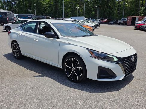 Used 2025 Nissan Altima 2.5 SR FWD image 1