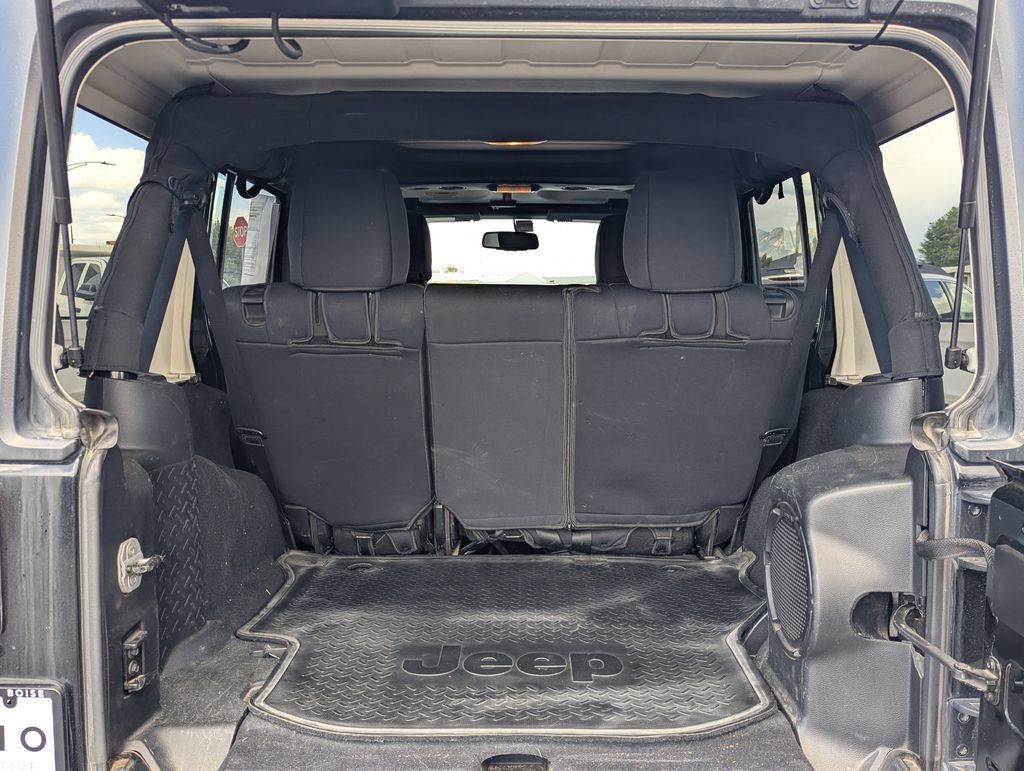 Used 2013 Jeep Wrangler Unlimited Sahara w/ Max Tow Pkg AWD/4WD image 28