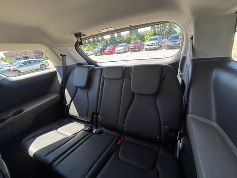 Used 2026 Kia Carnival FWD image 27