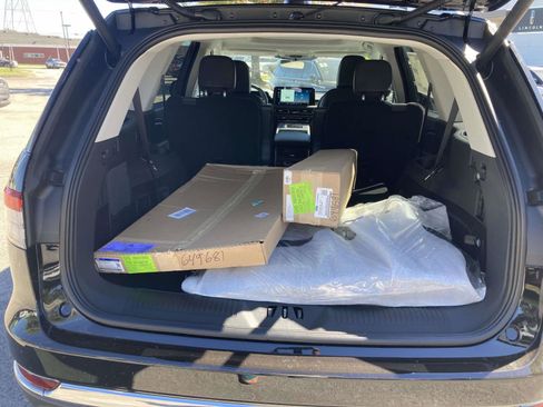 New 2025 Lincoln Aviator AWD w/ Equipment Group 101A image 15