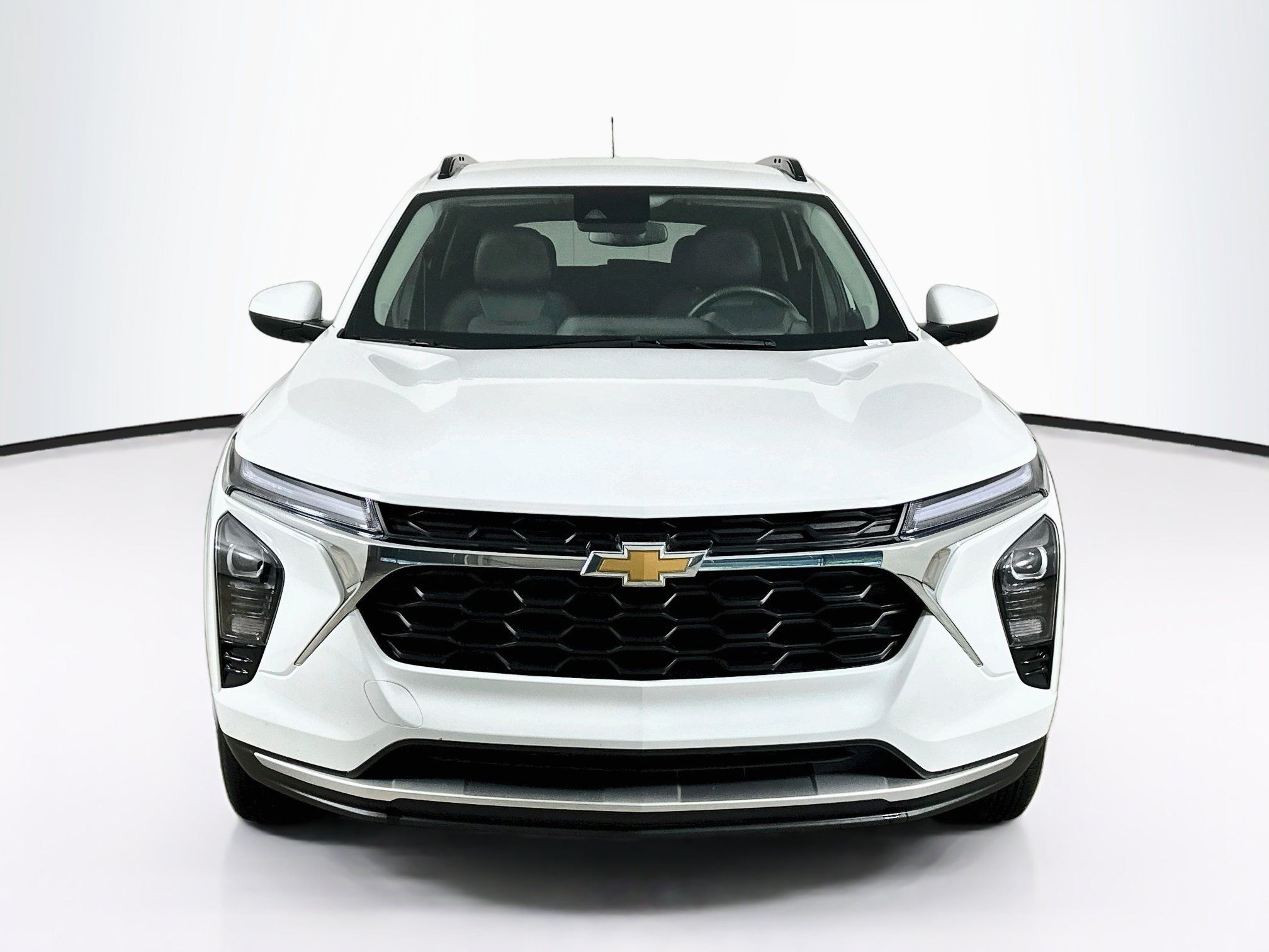Used 2025 Chevrolet Trax LT w/ LT Convenience Package FWD image 2