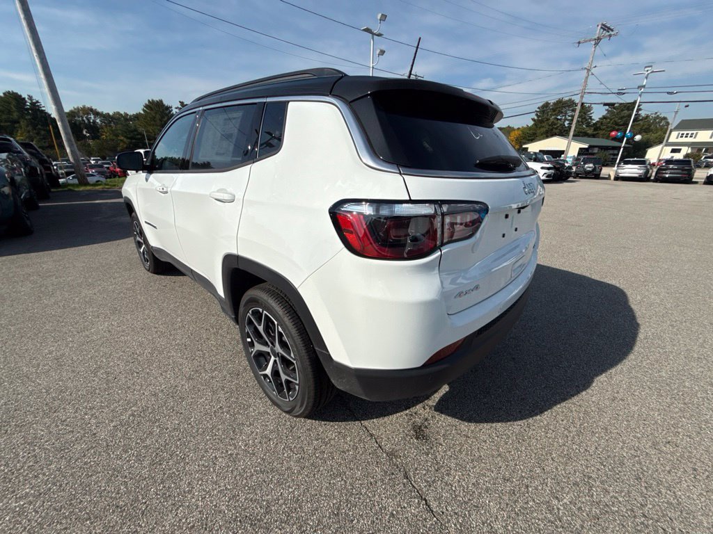 New 2026 Jeep Compass Limited AWD/4WD image 3