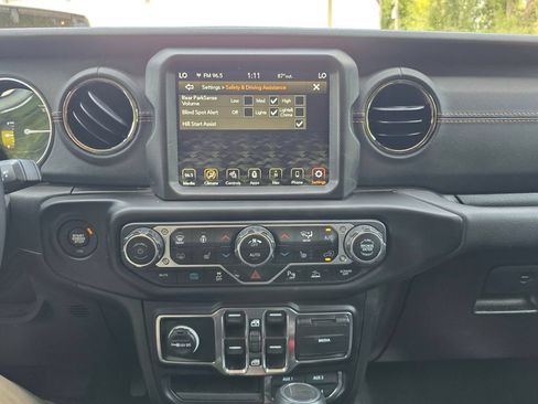 Used 2023 Jeep Wrangler Unlimited Sahara AWD/4WD image 21