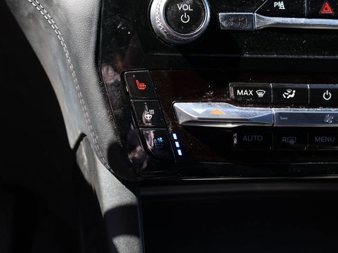 Used 2022 Ford Explorer Platinum w/ Equipment Group 601A AWD/4WD image 41