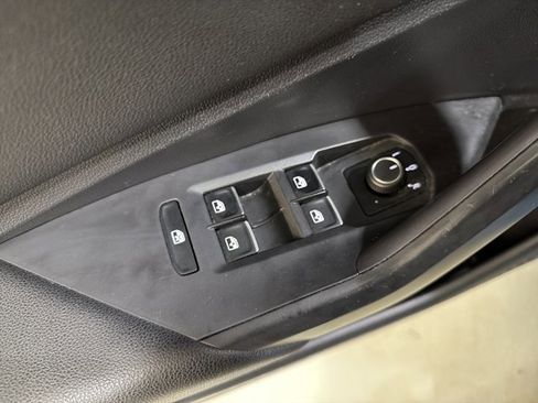 Certified 2021 Volkswagen Jetta S FWD image 39