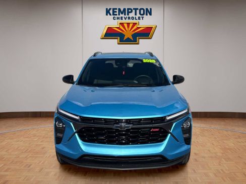 Used 2025 Chevrolet Trax RS w/ Sunroof Package FWD image 1