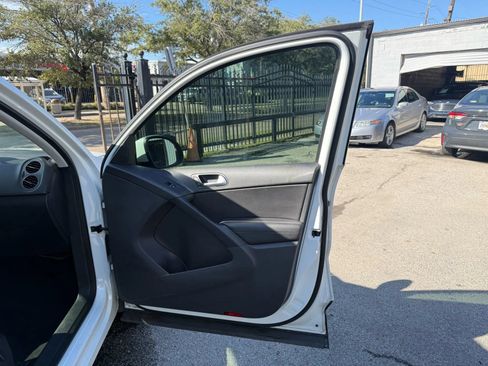 Used 2017 Volkswagen Tiguan Wolfsburg Edition FWD image 11