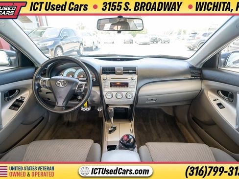 Used 2011 Toyota Camry SE w/ SE Extra-Value Pkg #1 FWD image 11