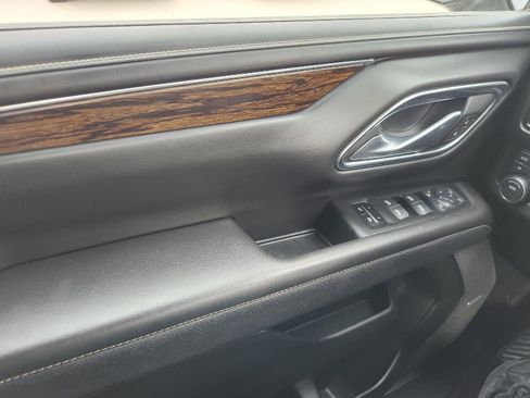 Used 2024 Chevrolet Suburban Premier AWD/4WD image 35