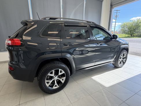 Used 2017 Jeep Cherokee Trailhawk w/ Cold Weather Group AWD/4WD image 2