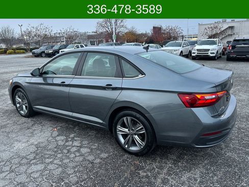 Used 2024 Volkswagen Jetta SE image 3