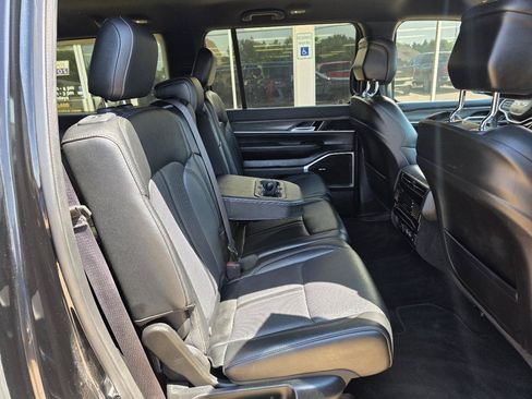 Used 2024 Jeep Wagoneer L Series III w/ Flexible Seating Group AWD/4WD image 22