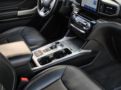 Used 2022 Ford Explorer Limited image 22