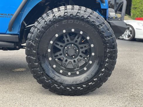Used 2015 Jeep Wrangler Unlimited Rubicon w/ Connectivity Group AWD/4WD image 30