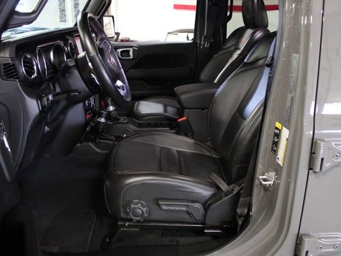 Used 2022 Jeep Wrangler Unlimited Rubicon w/ Xtreme Recon 35" Tire Package AWD/4WD image 36