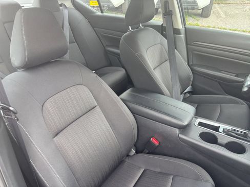 Used 2025 Nissan Altima 2.5 SV FWD image 31