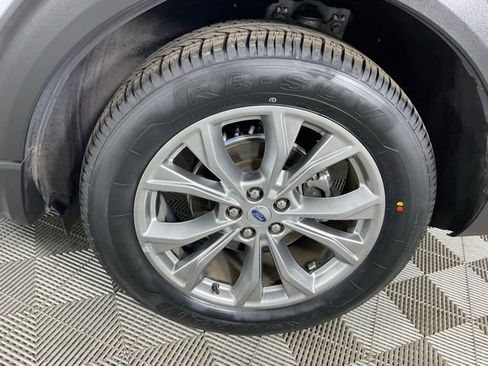 Used 2023 Ford Explorer Limited image 9