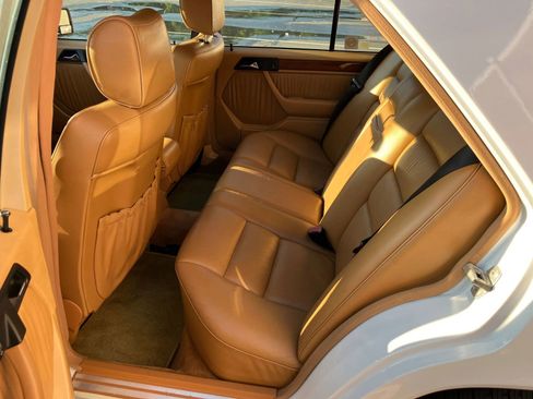 Used 1991 Mercedes-Benz 300 E 3.0 image 8