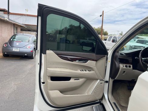 Used 2015 Cadillac Escalade Premium RWD image 12