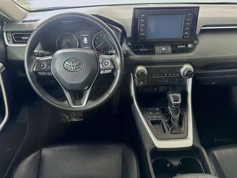 Used 2019 Toyota RAV4 XLE Premium image 16
