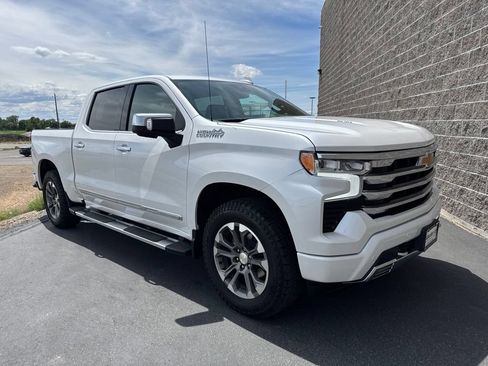 Used 2024 Chevrolet Silverado 1500 High Country w/ Z71 Off-Road Package AWD/4WD image 4