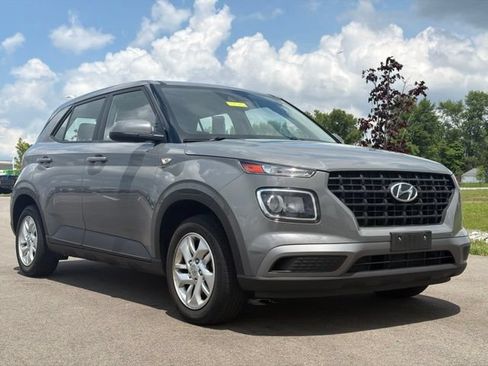 Used 2021 Hyundai Venue SE FWD image 1