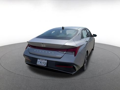 Used 2025 Hyundai Elantra Limited image 14