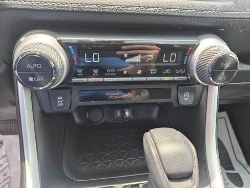 Used 2022 Toyota RAV4 XLE AWD/4WD image 13