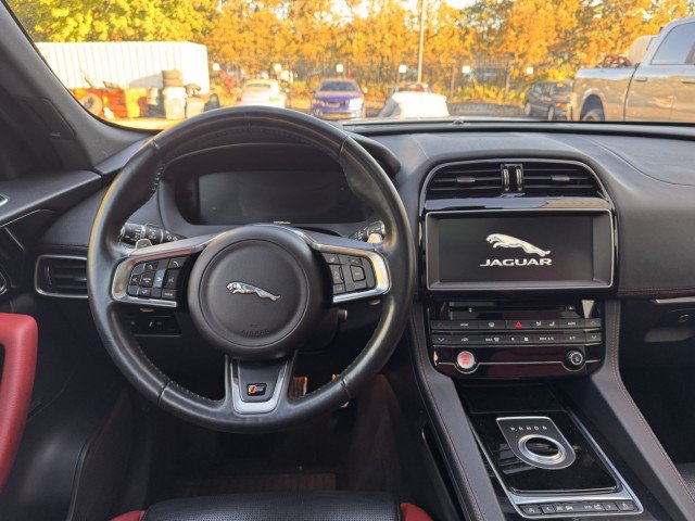 Used 2017 Jaguar F-PACE S AWD/4WD image 33