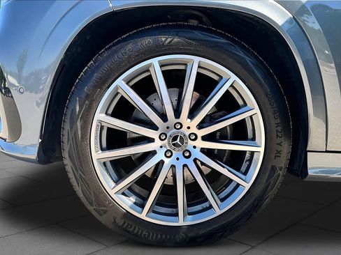 Used 2025 Mercedes-Benz GLS 450 4MATIC image 10