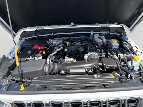 Used 2024 Jeep Wrangler Sport AWD/4WD image 9