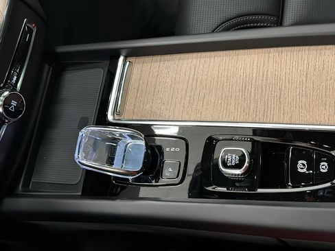 New 2026 Volvo XC60 T8 Ultra w/ Protection Package Premier image 19