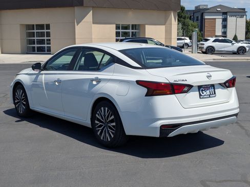 Used 2025 Nissan Altima 2.5 SV FWD image 9