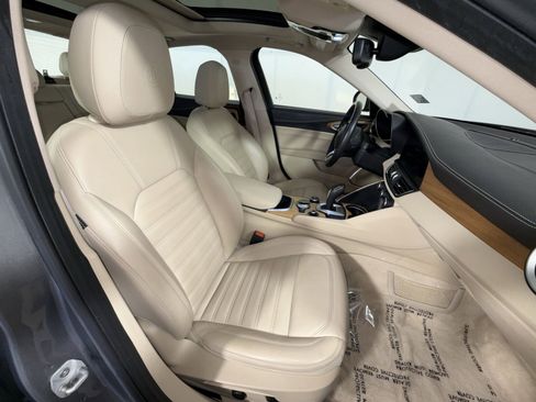 Used 2021 Alfa Romeo Giulia Ti w/ Premium Package image 27