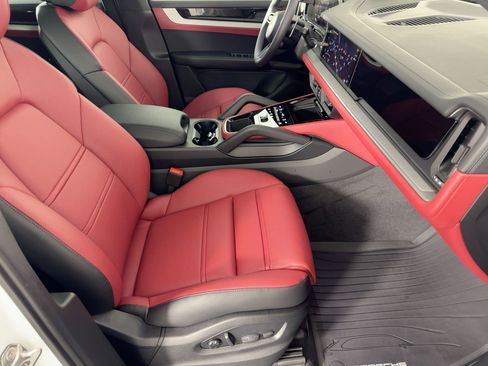 Certified 2026 Porsche Cayenne AWD/4WD image 30