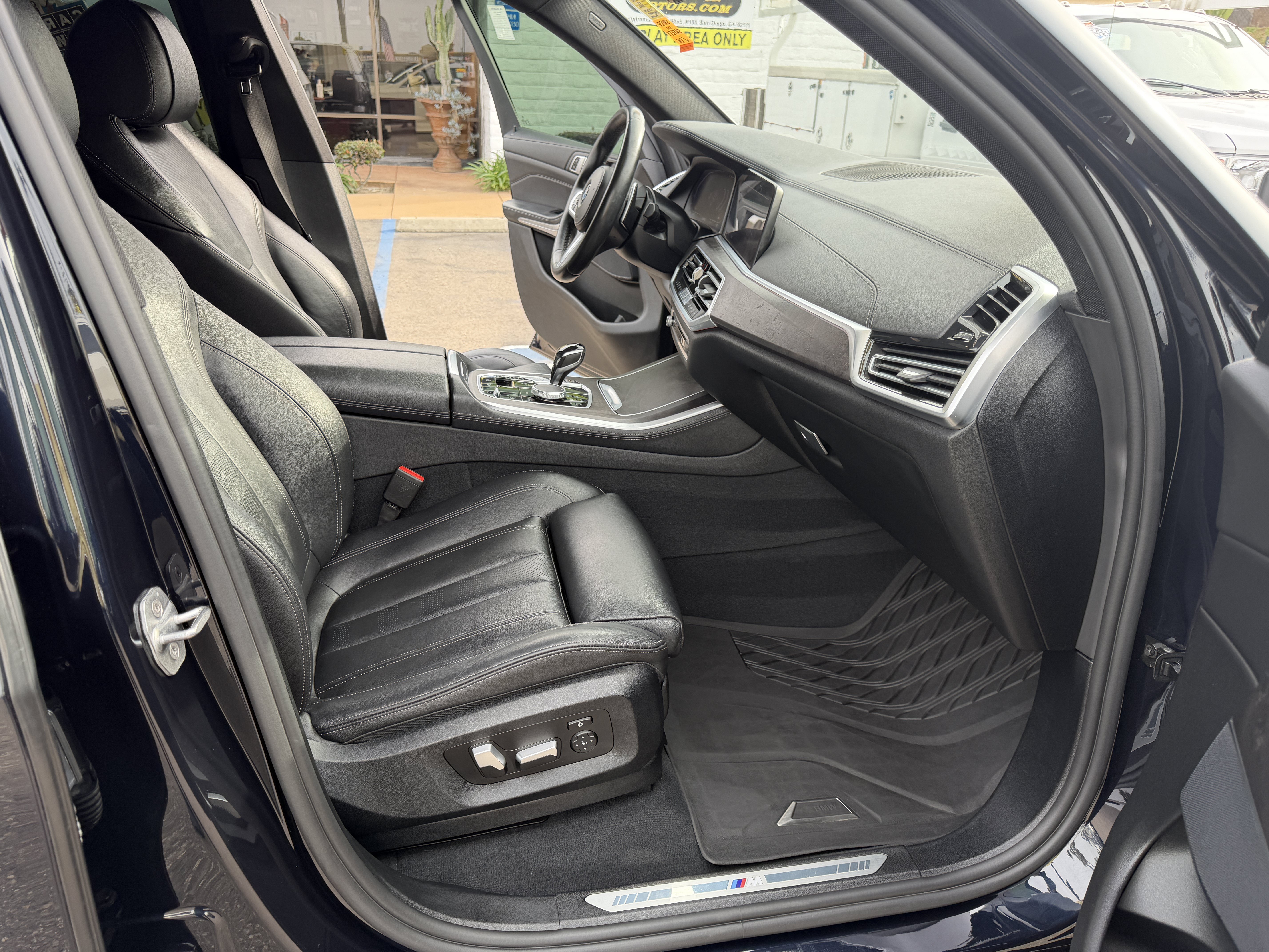 Used 2020 BMW X5 xDrive40i w/ M Sport Package AWD/4WD image 17