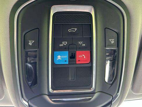 Used 2022 Jeep Grand Cherokee L Limited AWD/4WD image 31