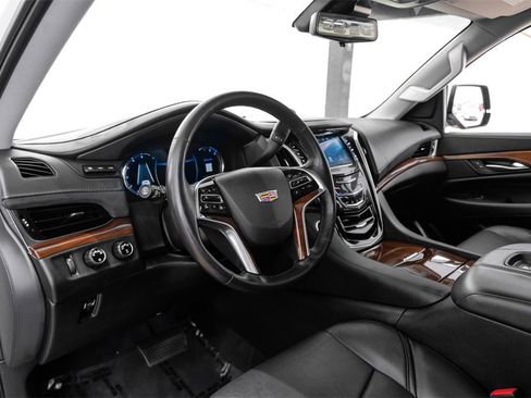 Used 2020 Cadillac Escalade Premium Luxury image 2