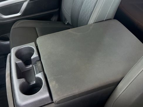 Used 2017 Nissan Titan SV image 18